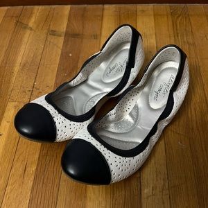 Dexflex Comfort flats. White cut out with Navy toe
